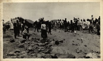 Almost the entire population at the landing Hangaroa Bay ...
