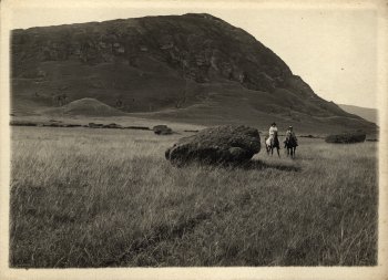 Outside of Rano roraku showing ranch road
