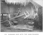 Cleaning rice with the hand-pounder